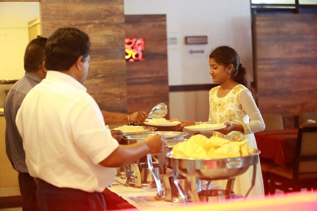 Qik Stay @ S.K. Continental Mysore Extérieur photo