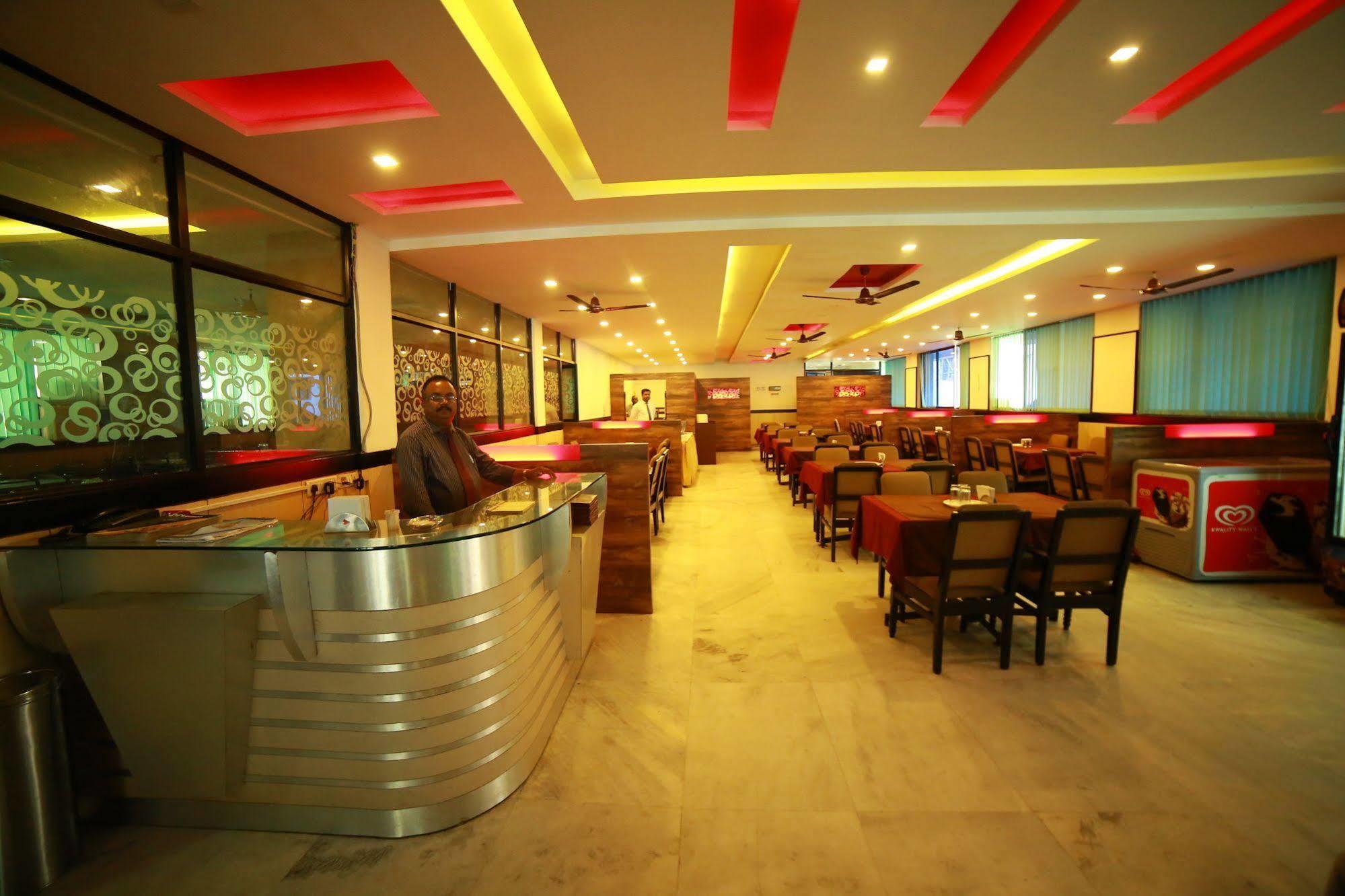 Qik Stay @ S.K. Continental Mysore Extérieur photo