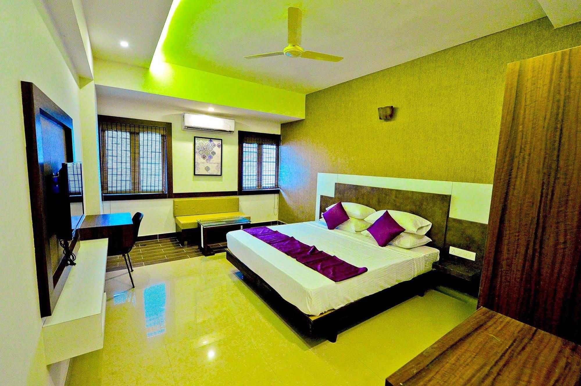 Qik Stay @ S.K. Continental Mysore Extérieur photo