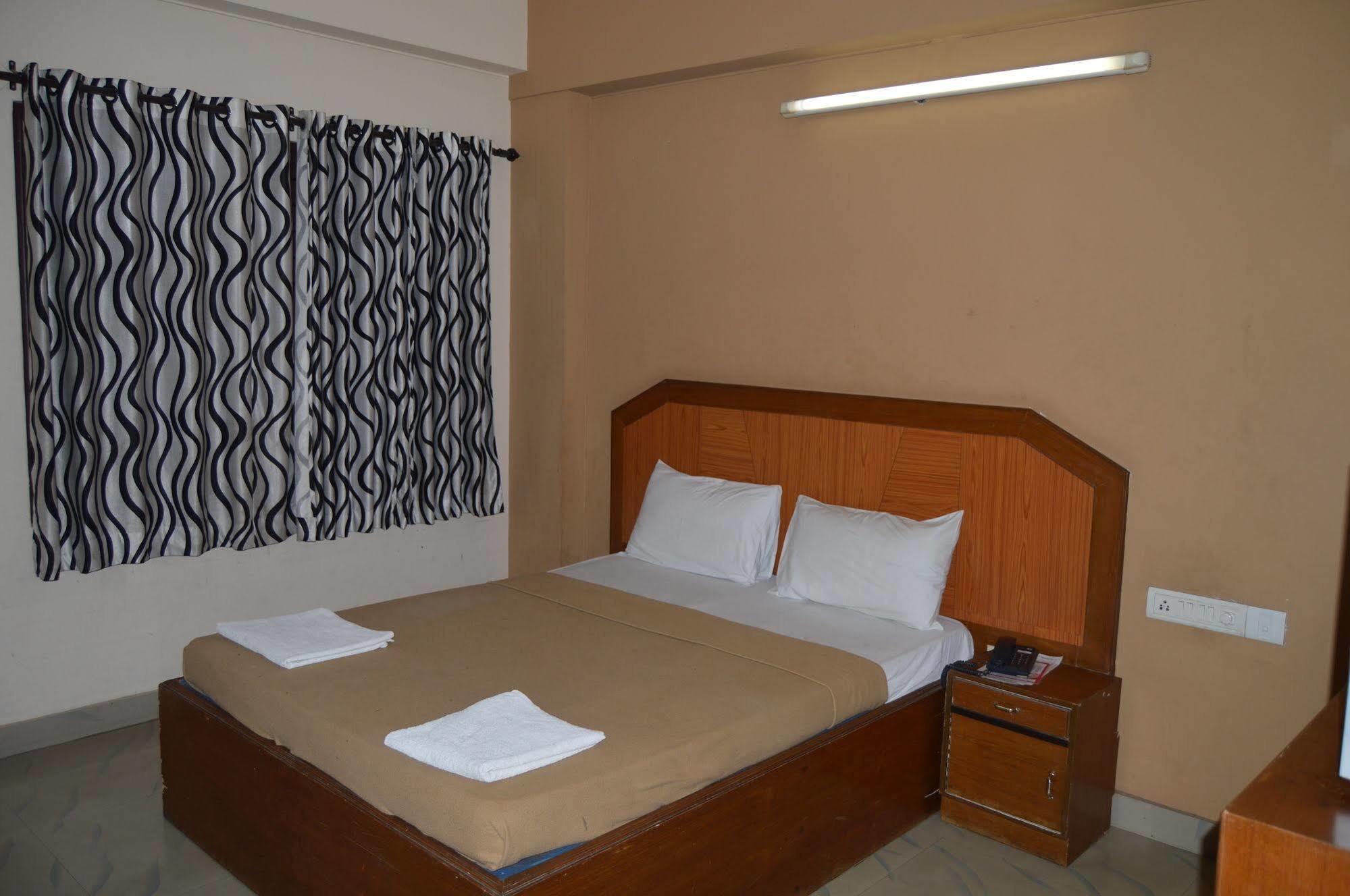 Qik Stay @ S.K. Continental Mysore Extérieur photo
